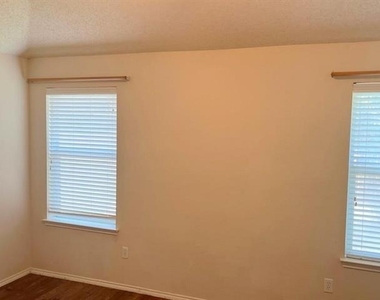 8055 Raleigh Drive - Photo Thumbnail 12