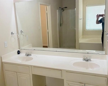 8055 Raleigh Drive - Photo Thumbnail 13