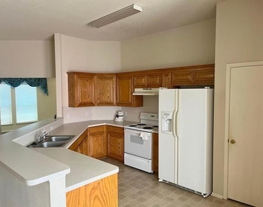 8055 Raleigh Drive - Photo Thumbnail 7