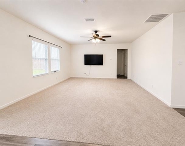 824 Juniper Street - Photo Thumbnail 6