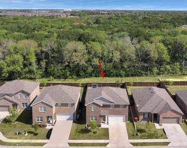 824 Juniper Street - Photo Thumbnail 3