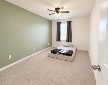 824 Juniper Street - Photo Thumbnail 11
