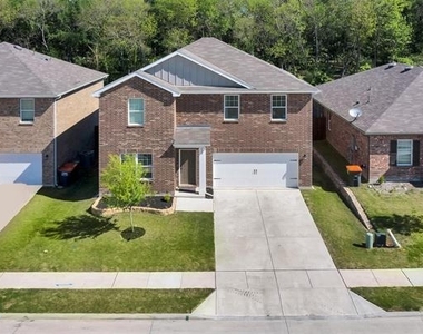824 Juniper Street - Photo Thumbnail 2