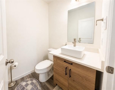 824 Juniper Street - Photo Thumbnail 4