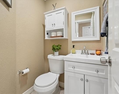 3173 Riverside Drive - Photo Thumbnail 16