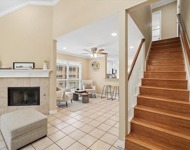 3173 Riverside Drive - Photo Thumbnail 7