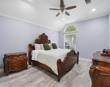 3173 Riverside Drive - Photo Thumbnail 17