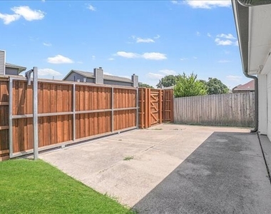 3173 Riverside Drive - Photo Thumbnail 26