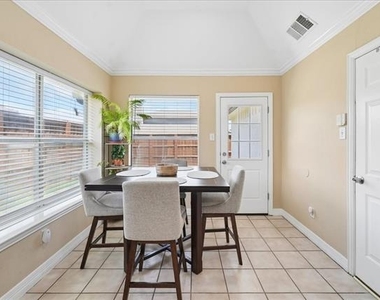 3173 Riverside Drive - Photo Thumbnail 15