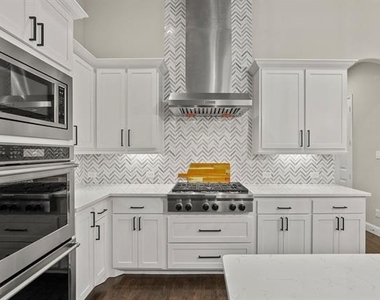 6637 Elderberry Way - Photo Thumbnail 10