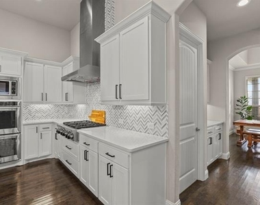 6637 Elderberry Way - Photo Thumbnail 11