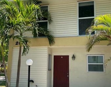 2801 N 34th Avenue - Photo Thumbnail 15