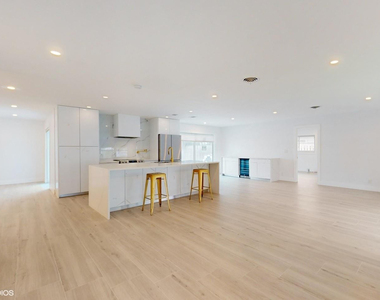 4761 Ne 28th Avenue - Photo Thumbnail 4