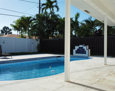 4761 Ne 28th Avenue - Photo Thumbnail 1