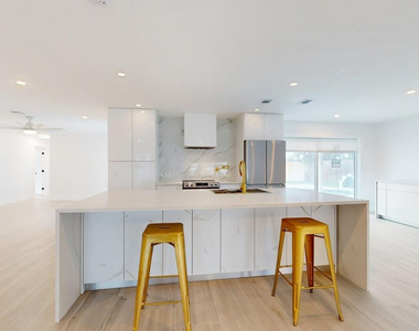 4761 Ne 28th Avenue - Photo Thumbnail 13