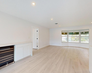 4761 Ne 28th Avenue - Photo Thumbnail 8