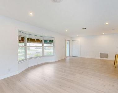 4761 Ne 28th Avenue - Photo Thumbnail 5
