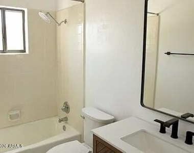 5402 E Windsor Avenue - Photo Thumbnail 12