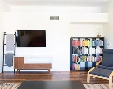 5402 E Windsor Avenue - Photo Thumbnail 2