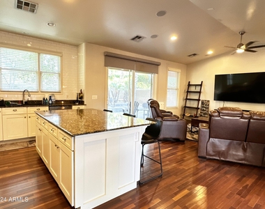 2303 E Dogwood Drive - Photo Thumbnail 23