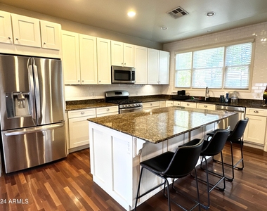 2303 E Dogwood Drive - Photo Thumbnail 22