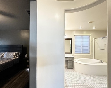 2303 E Dogwood Drive - Photo Thumbnail 10