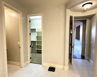 2303 E Dogwood Drive - Photo Thumbnail 11