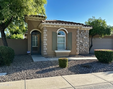 2303 E Dogwood Drive - Photo Thumbnail 3