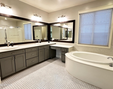 2303 E Dogwood Drive - Photo Thumbnail 13