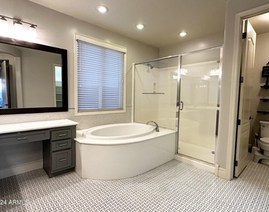 2303 E Dogwood Drive - Photo Thumbnail 12