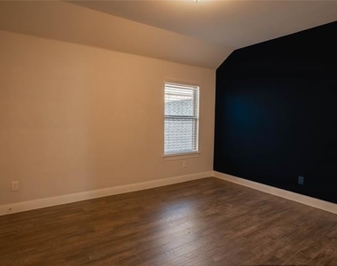 7600 Clear Rapids Drive - Photo Thumbnail 29