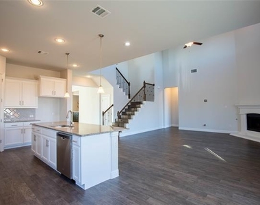 7600 Clear Rapids Drive - Photo Thumbnail 6