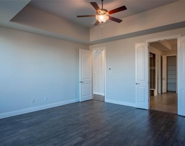 7600 Clear Rapids Drive - Photo Thumbnail 21
