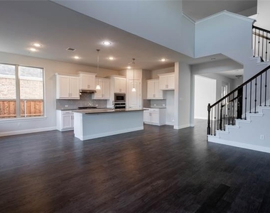 7600 Clear Rapids Drive - Photo Thumbnail 20