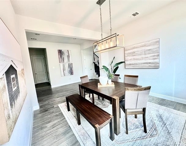 7600 Clear Rapids Drive - Photo Thumbnail 17