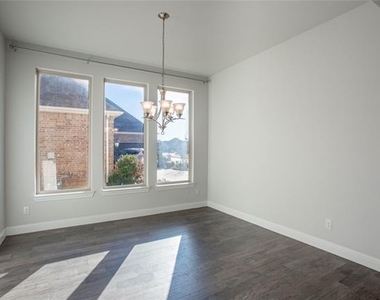 7600 Clear Rapids Drive - Photo Thumbnail 16