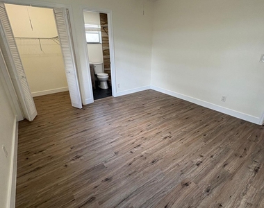 2889 Sw 19th Place - Photo Thumbnail 8