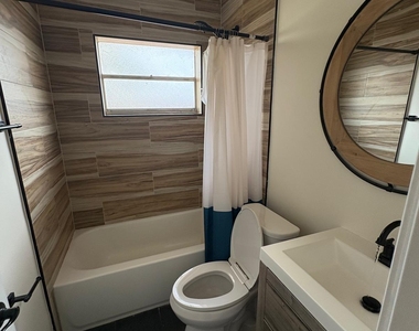 2889 Sw 19th Place - Photo Thumbnail 5