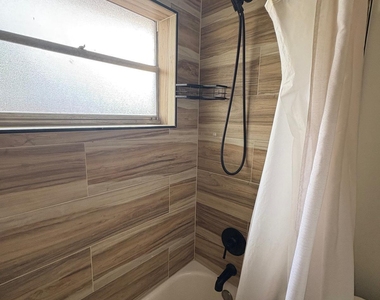 2889 Sw 19th Place - Photo Thumbnail 6