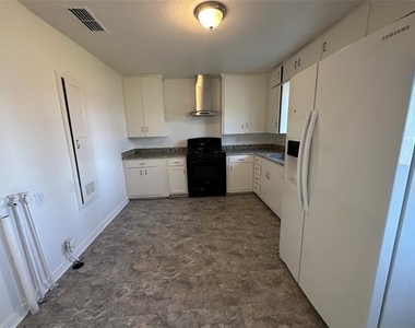 315 W Main Street - Photo Thumbnail 6