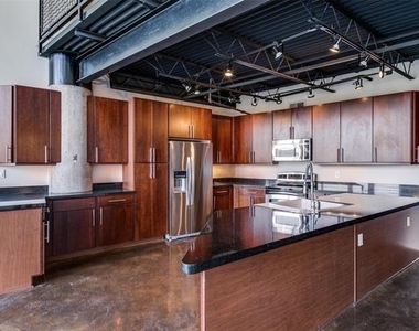 3110 Thomas Avenue - Photo Thumbnail 2
