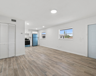 1301 Emerald Terrace - Photo Thumbnail 4
