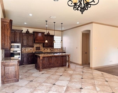 9001 Blue Water Drive - Photo Thumbnail 6