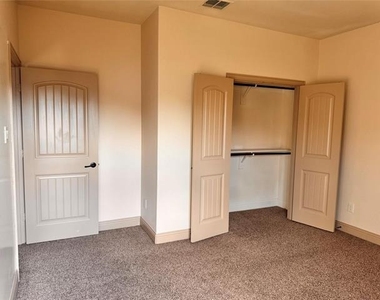 9001 Blue Water Drive - Photo Thumbnail 22