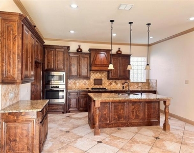 9001 Blue Water Drive - Photo Thumbnail 7