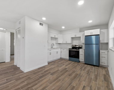1301 Emerald Terrace - Photo Thumbnail 6