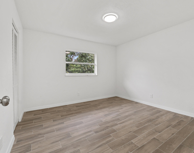 1301 Emerald Terrace - Photo Thumbnail 9