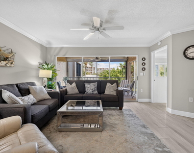 275 Palm Avenue - Photo Thumbnail 3