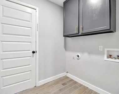 3818 Wenatche Drive - Photo Thumbnail 8