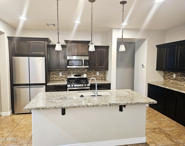 27284 N Skipping Rock Road - Photo Thumbnail 2